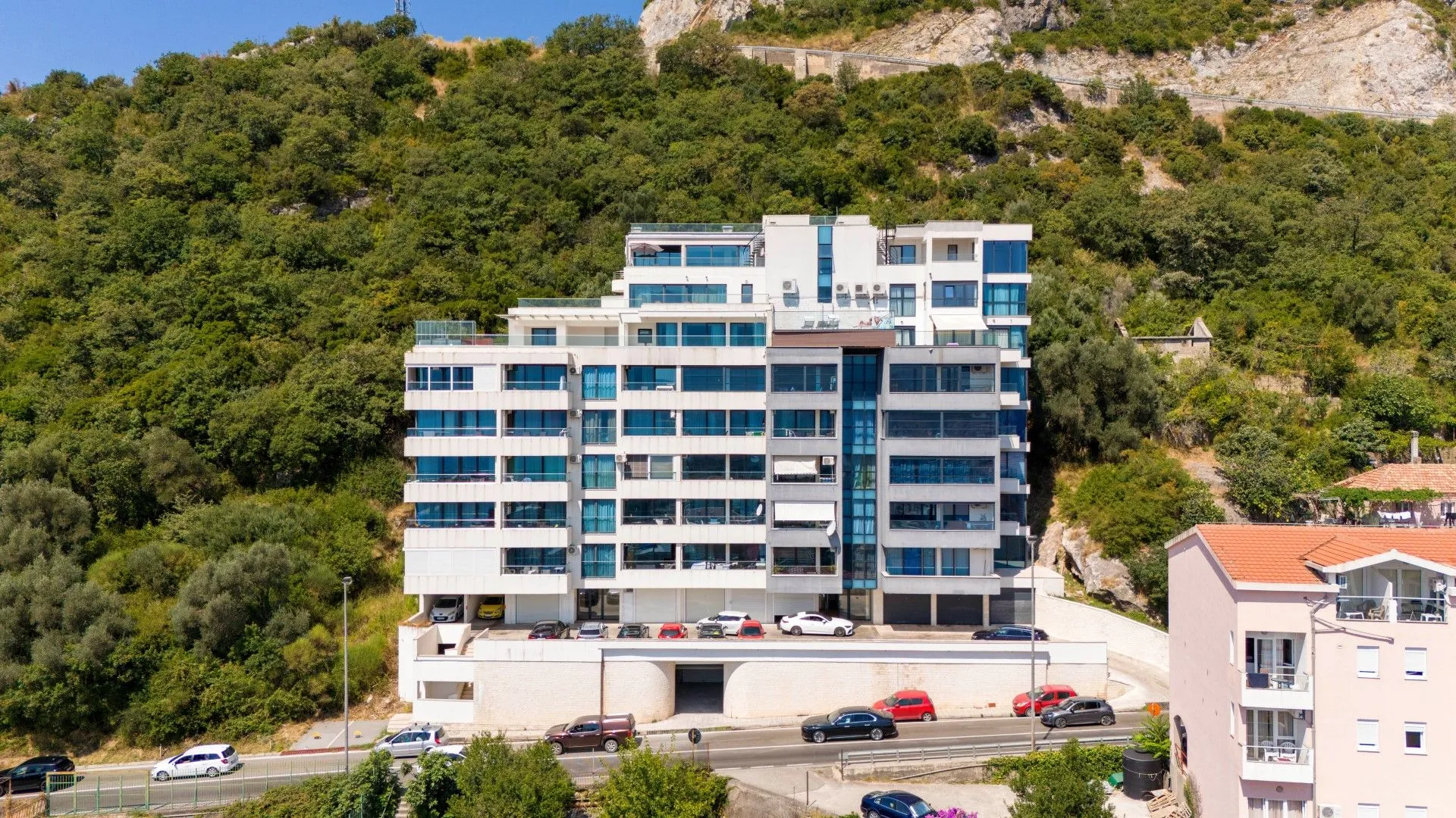 Sale, four bedroom apartment, 355m², Bečići, Budva
