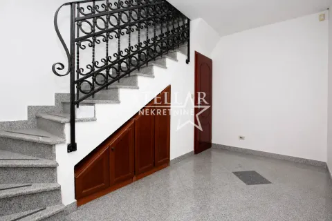Rent, office space, 53m², Pobrežje, Podgorica - image 1