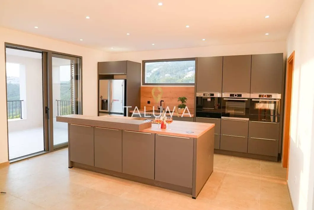 Sale, house, 420m², Blizikuće, Budva