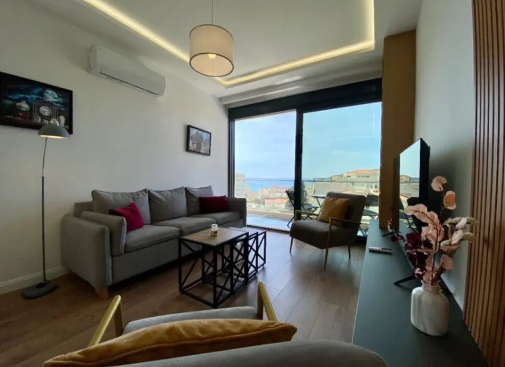 Rent, two bedroom apartment, 89m², Bečići, Budva