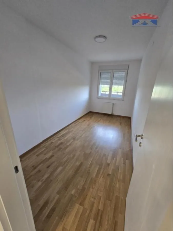 Prodaja, četvorosoban stan, 95m², Avijatičarsko naselje, Novi Sad Sve Podlokacije