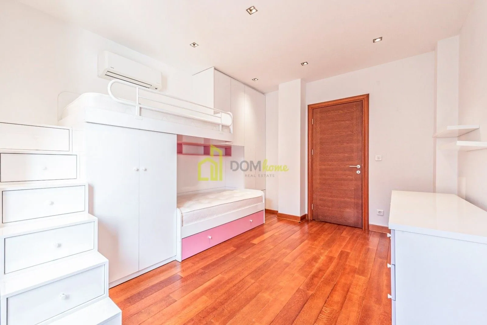 Prodaja, trosoban stan, 127m², Momišići, Podgorica