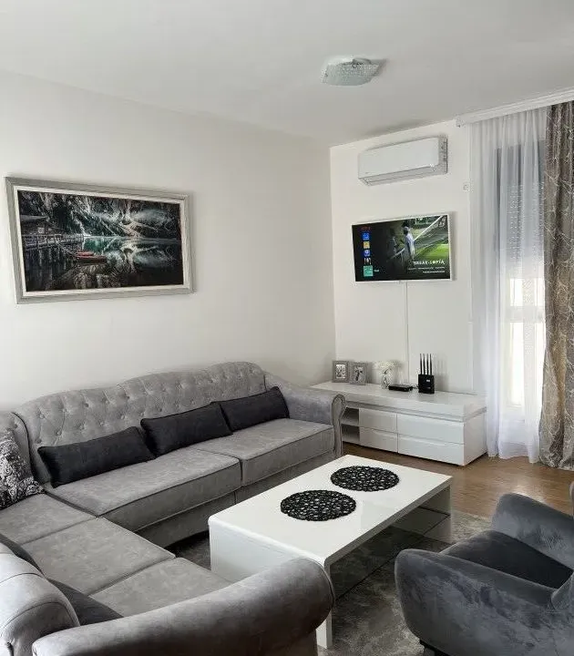 Izdavanje, jednosoban stan, 50m², Tivat, Crna Gora