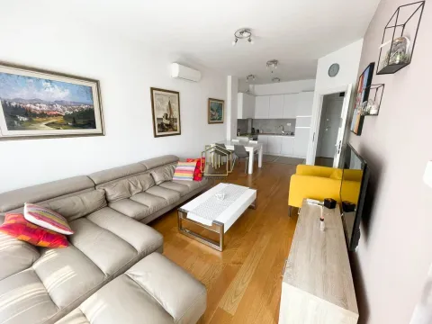 Izdavanje, jednosoban stan, 47m², Podgorica, Crna Gora