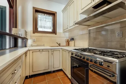 Prodaja, trosoban stan, 92m², Kostanjica, Kotor - image 8