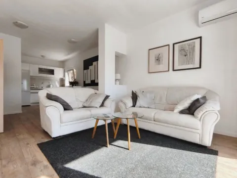 Rent, two bedroom apartment, 90m², Lazi, Budva - image 12