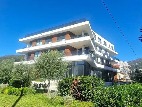 Izdavanje, stan, 68m², Tivat, Crna Gora - image 1