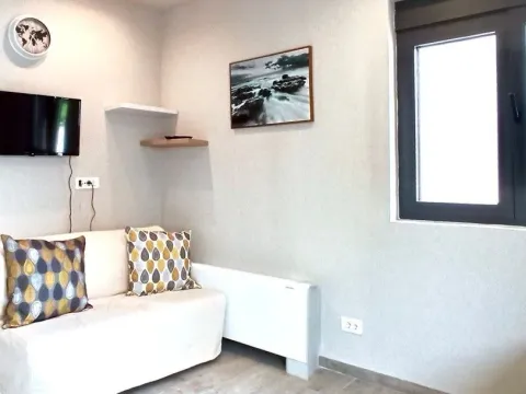 Prodaja, stan, 24m², Tivat, Crna Gora - image 1