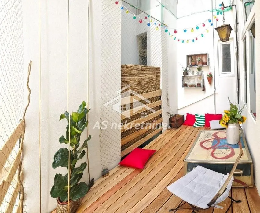 Rent, four bedroom apartment, 140m², Kalenić Pijaca, Vračar Sve Podlokacije