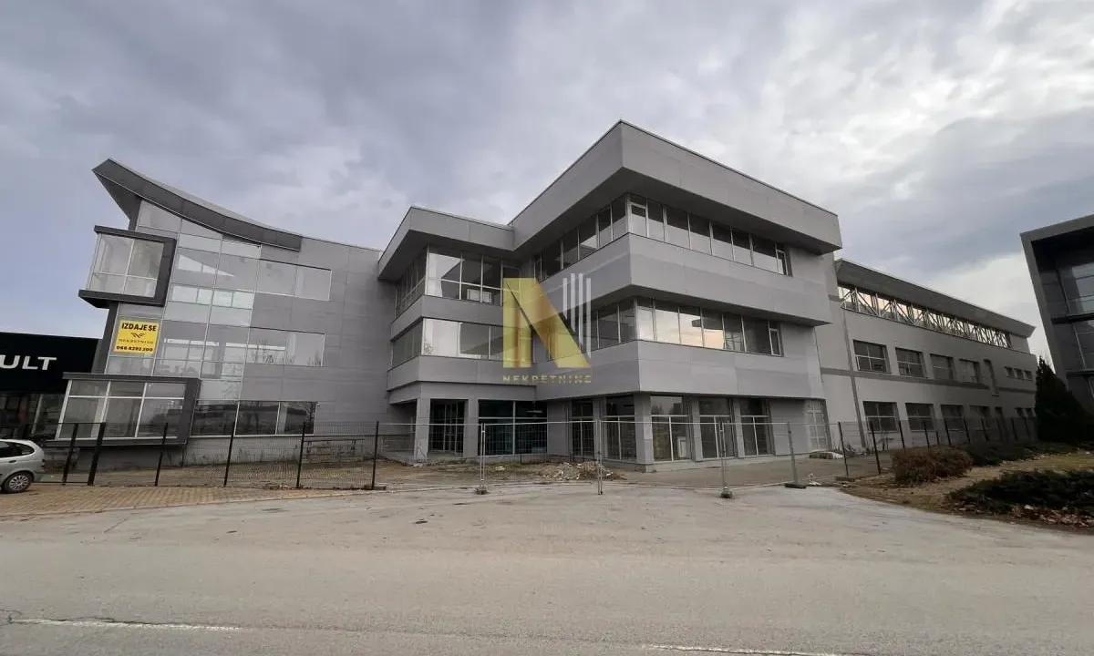 Izdavanje, poslovni prostor, 4513m², Salajka, Novi Sad Sve Podlokacije