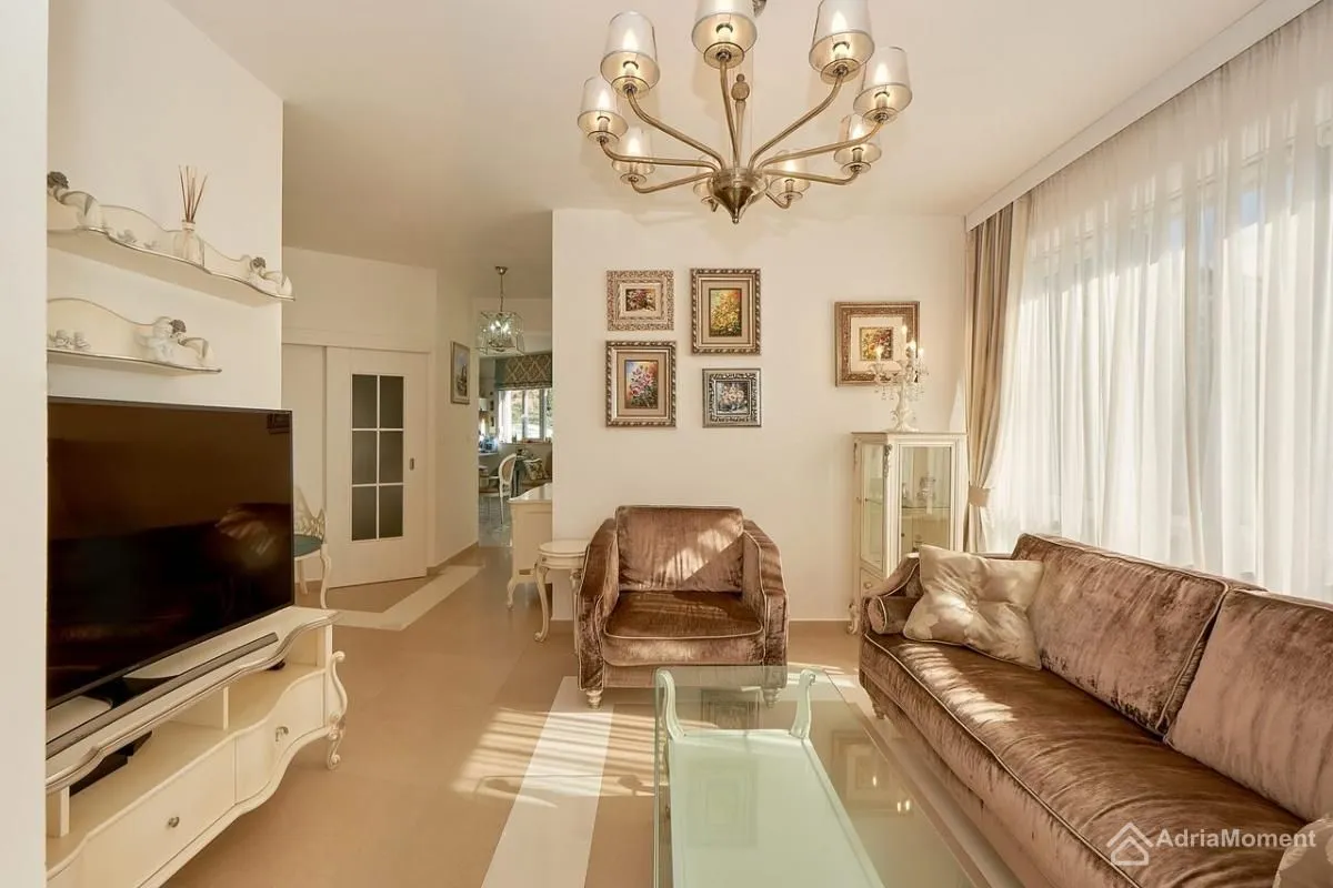 Sale, three bedroom apartment, 150m², Bečići, Budva