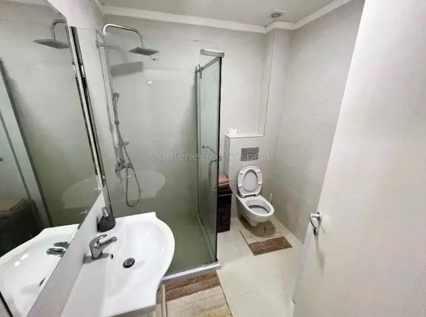 Rent, one bedroom apartment, 66m², Dobrota, Kotor