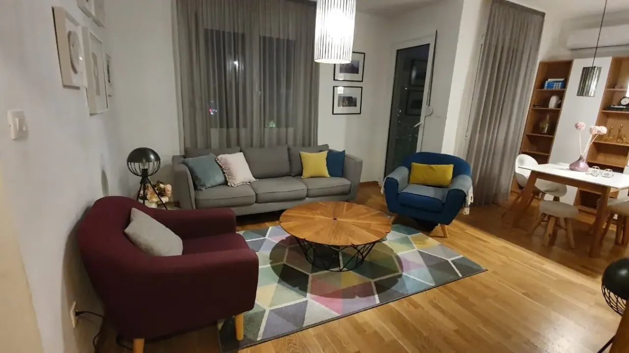 Izdavanje, jednosoban stan, 70m², Blok 6, Podgorica