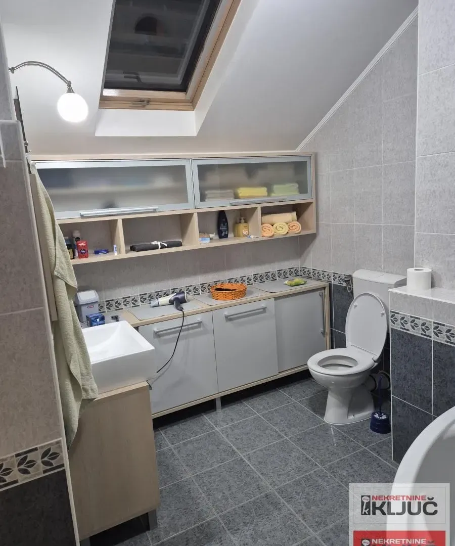 Prodaja, četvorosoban stan, 119m², Nova Detelinara, Novi Sad Sve Podlokacije