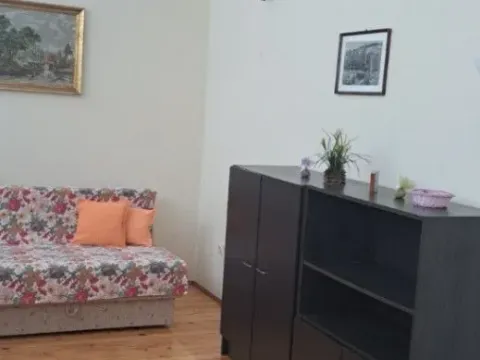 Izdavanje, jednosoban stan, 52m², Centar, Bar - image 2