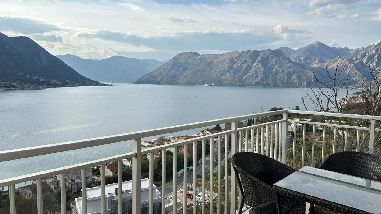 Rent, two bedroom apartment, 75m², Dobrota, Kotor