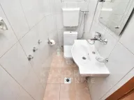 Izdavanje, četvorosoban stan, 160m², Tološi, Podgorica - image 23