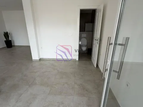 Rent, office space, 37m², Krivi Most, Podgorica - image 4