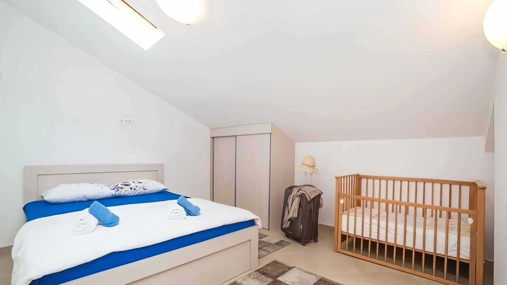 Izdavanje, dvosoban stan, 80m², Igalo, Herceg Novi