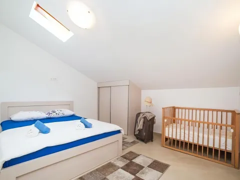 Izdavanje, dvosoban stan, 80m², Igalo, Herceg Novi - image 10