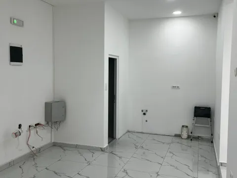 Izdavanje, poslovni prostor, 96m², Stari Aerodrom, Podgorica - image 5