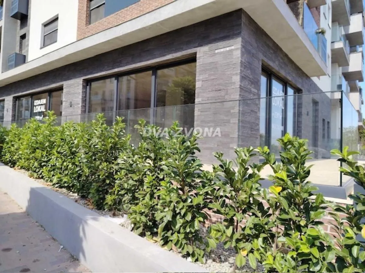 Rent, office space, 224m², Stari Banovci, Stara Pazova