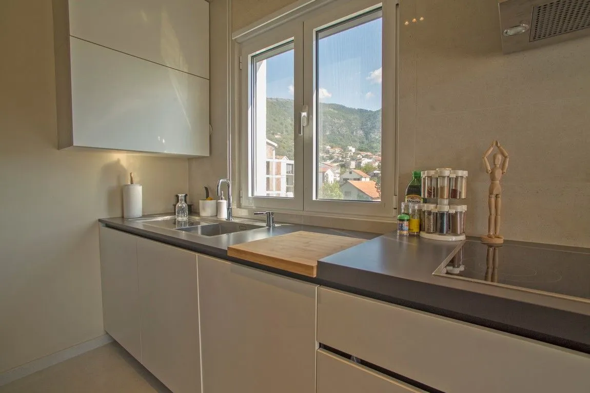 Prodaja, dvosoban stan, 60m², Pod Kuk, Tivat