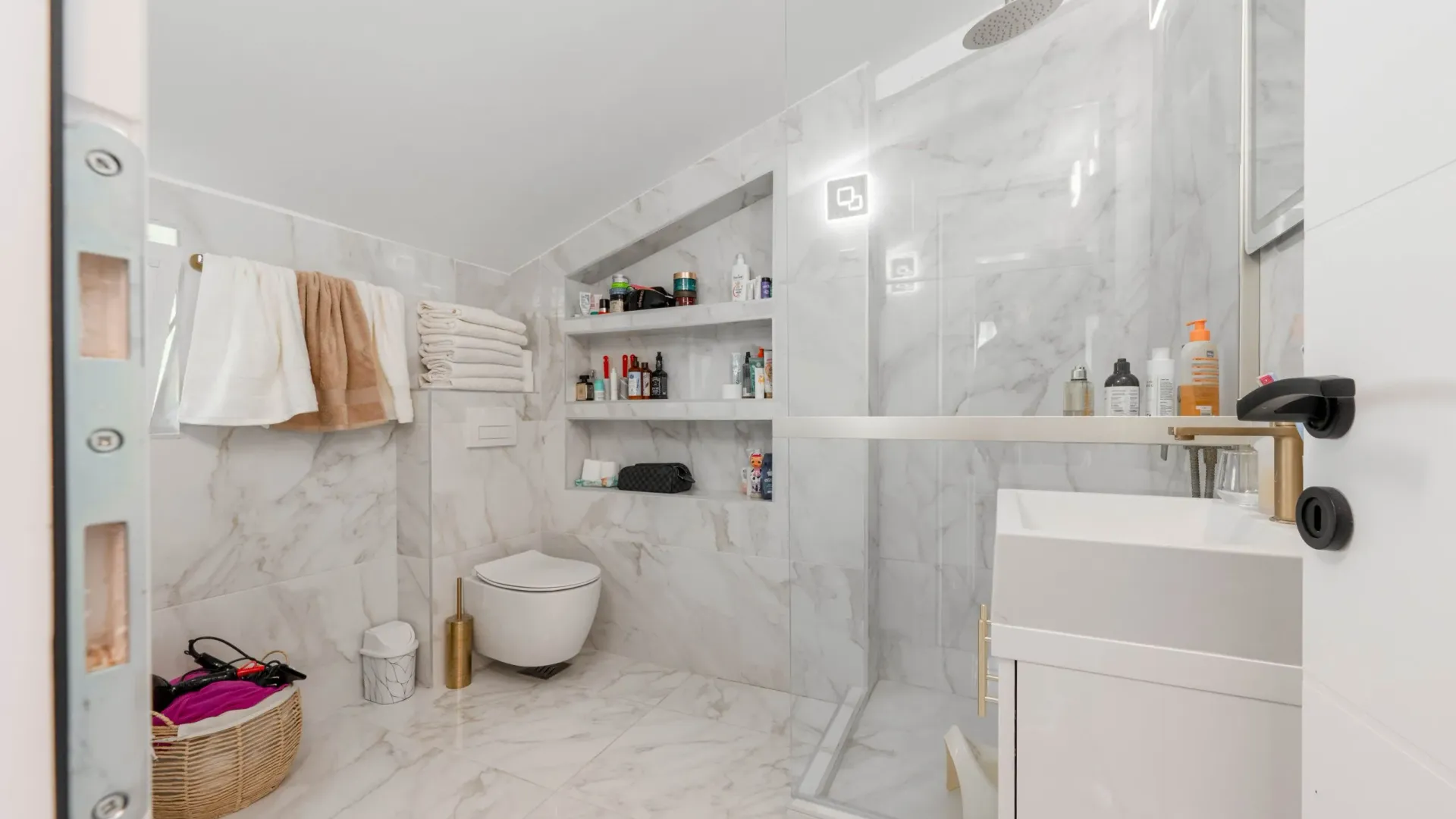 Sale, two bedroom apartment, 81m², Petrovac, Budva