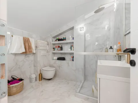 Sale, two bedroom apartment, 81m², Petrovac, Budva - image 12