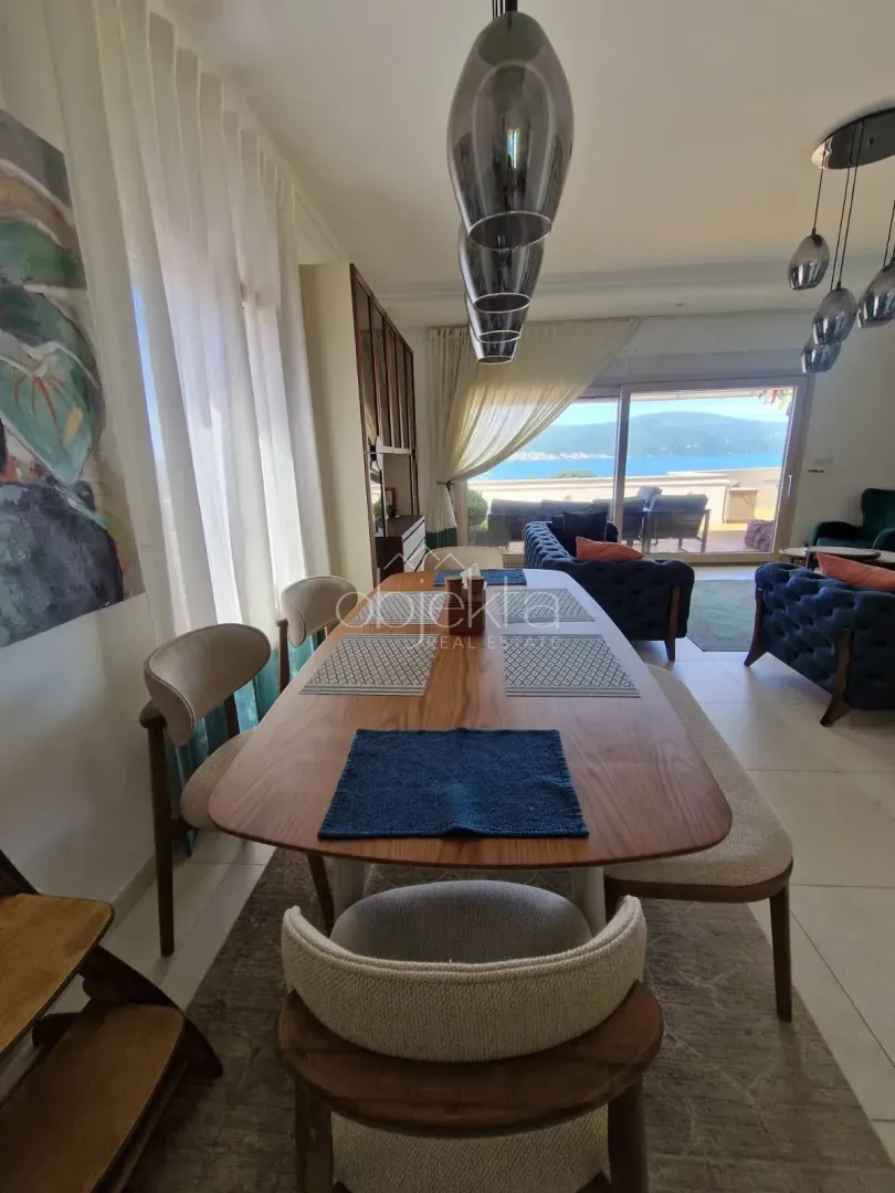 Izdavanje, stan, 150m², Tivat, Crna Gora