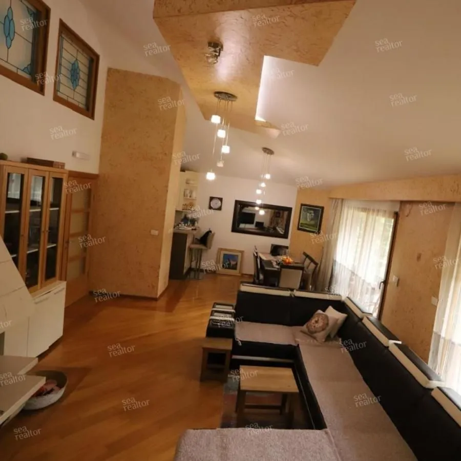 Prodaja, trosoban stan, 136m², Centar, Podgorica