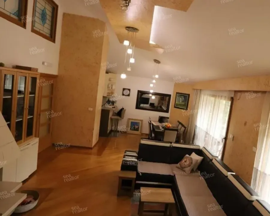 Prodaja, trosoban stan, 136m², Centar, Podgorica