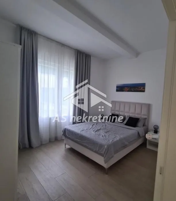 Izdavanje, stan, 240m², Savski Venac, Beograd