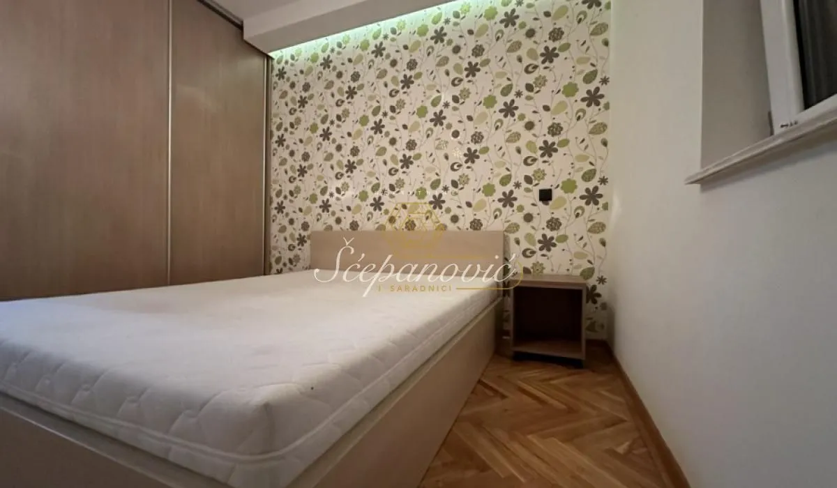 Izdavanje, dvosoban stan, 43m², Bulevar Oslobodjenja, Novi Sad Sve Podlokacije
