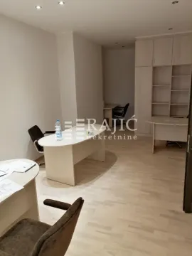 Rent, office space, 350m², Savski Trg, Beograd - image 3