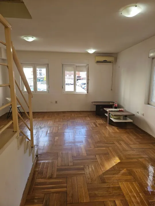 Izdavanje, poslovni prostor, 65m², Stari Aerodrom, Podgorica