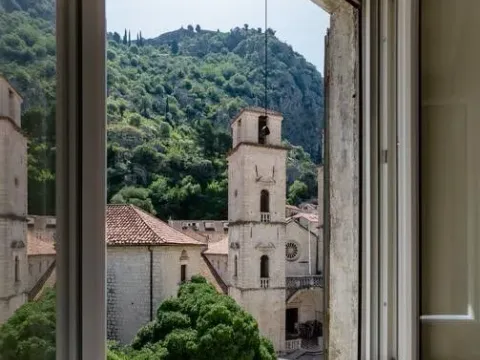 Rent, two bedroom apartment, 62m², Stari Grad Kotor, Kotor - image 4