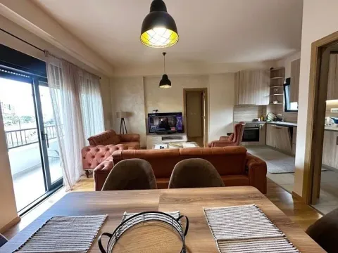 Izdavanje, dvosoban stan, 76m², Tološi, Podgorica - image 2