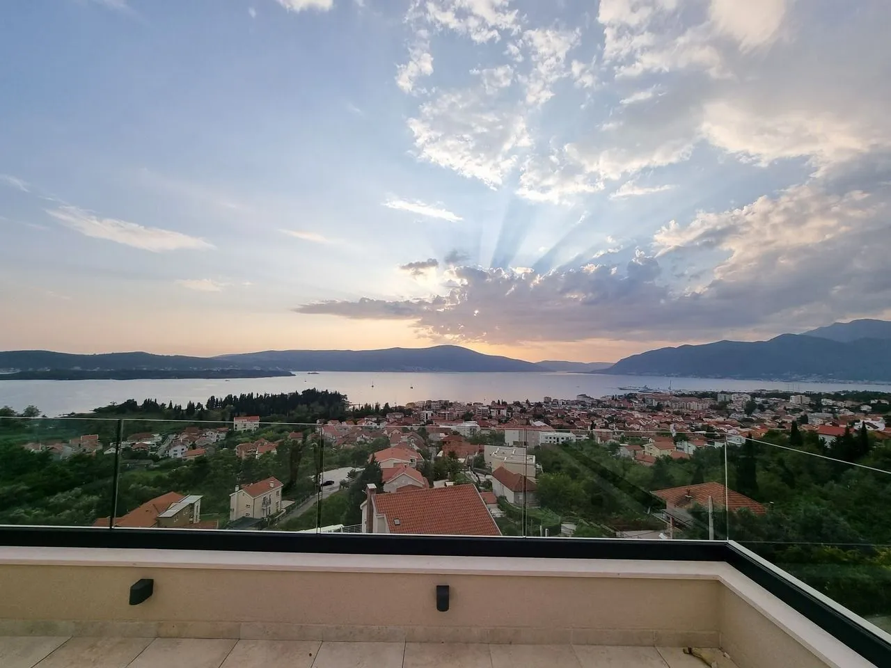Sale, house, 490m², Tivat, Crna Gora
