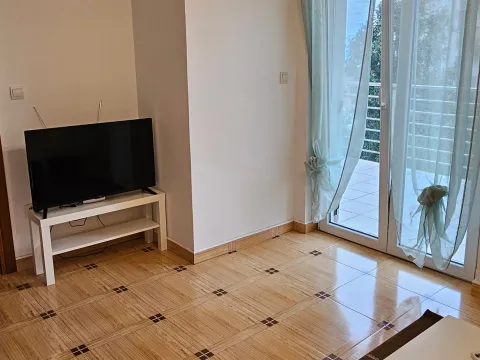 Rent, two bedroom apartment, 32m², Gomila, Herceg Novi - image 2