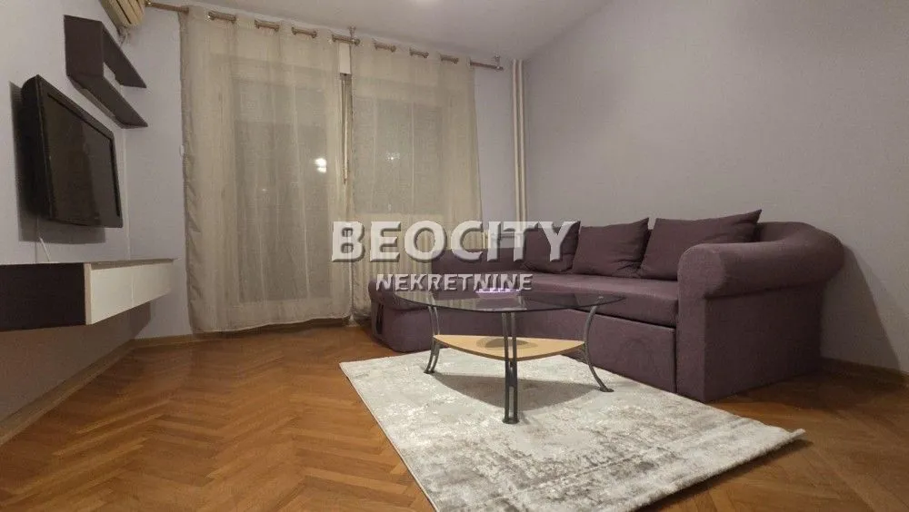 Izdavanje, dvosoban stan, 43m², Centar, Novi Sad