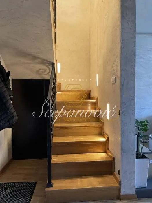 Prodaja, četvorosoban stan, 105m², Bulevar Evrope, Novi Sad Sve Podlokacije