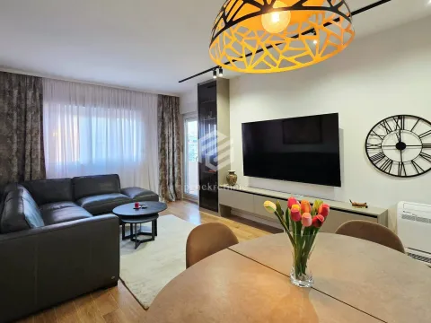 Izdavanje, dvosoban stan, 74m², Central Point, Podgorica - image 3