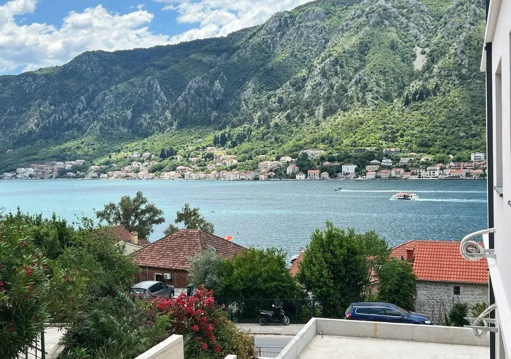 Prodaja, jednosoban stan, 48m², Dobrota, Kotor
