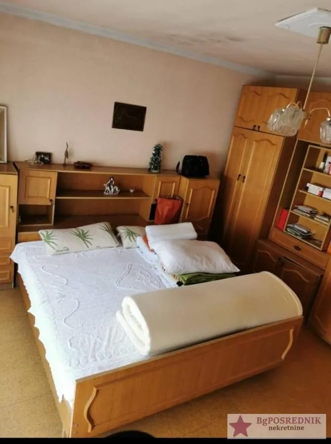 Prodaja, kuća, 200m², Centar, Inđija