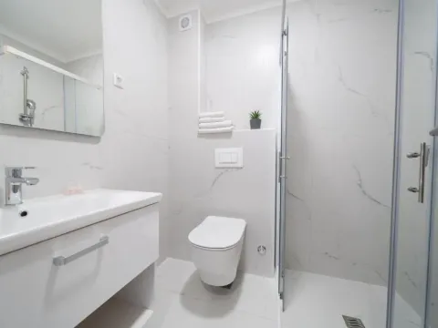 Izdavanje, dvosoban stan, 109m², Budva, Crna Gora - image 8