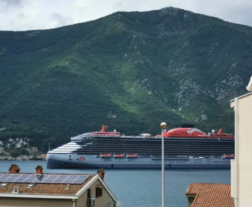 Prodaja, jednosoban stan, 84m², Dobrota, Kotor