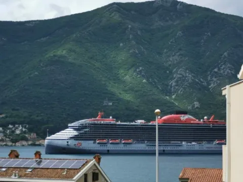 Sale, one bedroom apartment, 84m², Dobrota, Kotor