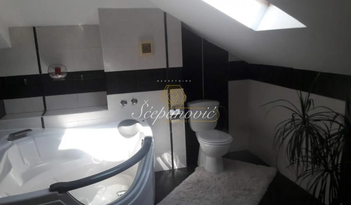 Prodaja, trosoban stan, 113m², Nova Detelinara, Novi Sad Sve Podlokacije
