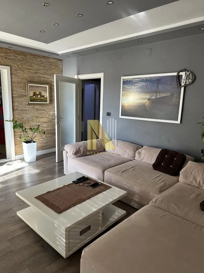 Prodaja, trosoban stan, 100m², Nova Detelinara, Novi Sad Sve Podlokacije